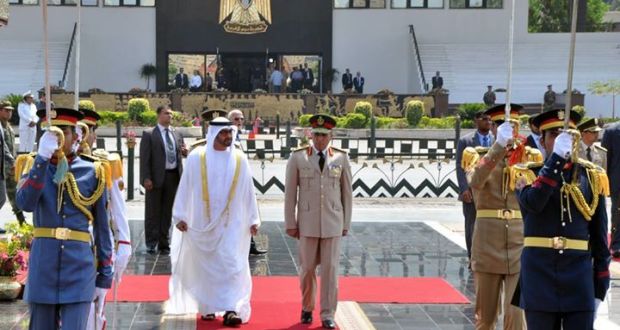 الفريق أول صدقى صبحى يستقبل نائب القائد الأعلى للقوات المسلحة الإماراتية ولى عهد أبو ظبى و يضع إكليل من الزهور على قبر الجندى المجهول