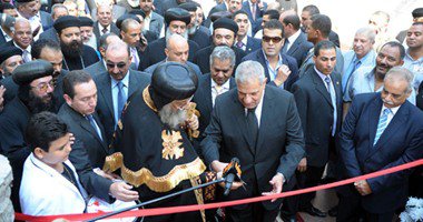 فيديو رئيس الوزراء محلب والبابا تواضروس الثاني يفتتحان الكنيسة المعلقة