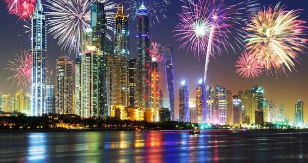 الألعاب النارية في دبي خلال عيد الفطر 2015