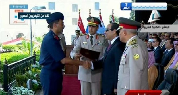 السيسي أثناء تخريج دفعة “الكلية الحربية”: نحن في مرحلة دقيقة
