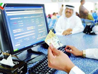 اقتراح رفعته «مرور أبوظبي» إلى «الداخلية» توجه لربط تجديد ونقل «الإقامة» بدفع المخالفات المرورية